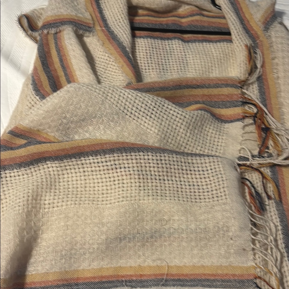 Free people hooded shawl - Picture 6 of 7